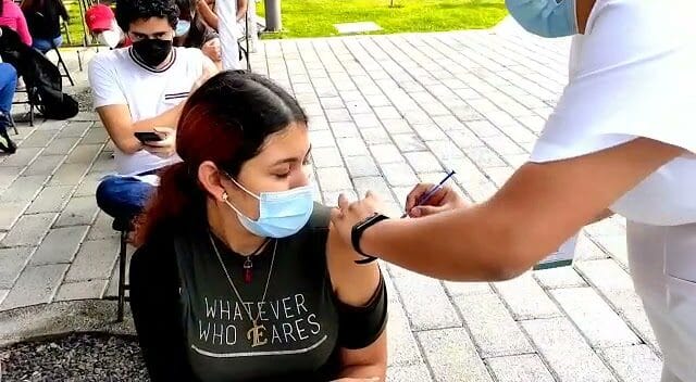 Hoy es el tercer día de vacunación para los jóvenes de 18 a 29 años