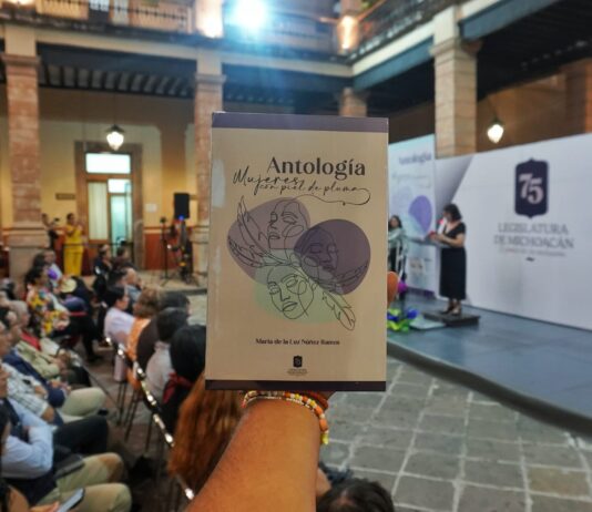Presentan “Mujeres con Piel de Pluma” una Antología del encuentro de mujeres en Camécuaro