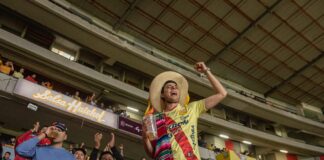 LOS CANARIOS APLASTARON A DORADOS