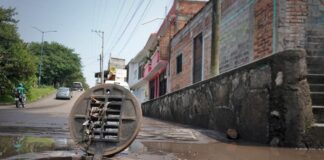 Colonos de la Primo Tapia preocupados por inundaciones.