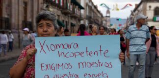 Padres de familia exigen maestros para sus hijos en escuela de Villachuato