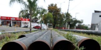 En la incertidumbre, vecinos de la colonia Carlos María de Bustamante, por lo que aparente ser la continuación de la obra del gasoducto.