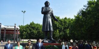 Conmemoran 213 años de la independencia, en la explanada del IMSS