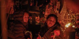 Día de Muertos en Tzintzuntzan : un reencuentro entre vivos y muertos.