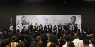 Ceremonia de titulación de egresados de la generación 2021-2023 por parte de la Universidad Tecnológica de Morelia