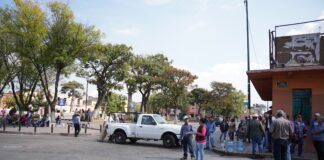 Integrantes de la UCD toman plaza Carrillo por problemas con Ooapas.