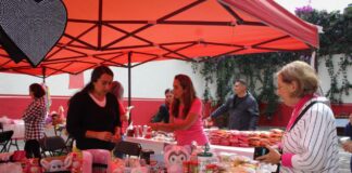Bazar Navideño por parte del templo del Señor de la Columna