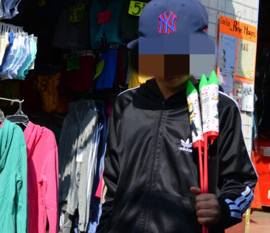 Venta de pirotecnia en el Mercado Independencia