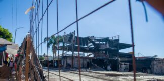 “Que se pongan a trabajar en las cosas que se comprometen”, expresa un comerciante del Mercado Independencia ante el abandono de la obra de restauración del mercado después del incendio.