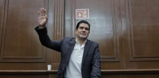 Presenta Ernesto Núñez solicitud de licencia temporal al Congreso de Michoacán