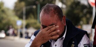 Policía de la tercera edad protesta por ser dado de baja