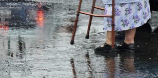 Vecinos y Comerciantes Denuncian Contaminación por Agua de Alcantarillas tras Inundaciones en Morelia
