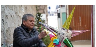 De papel y tradición: los piñateros de Plaza Allende