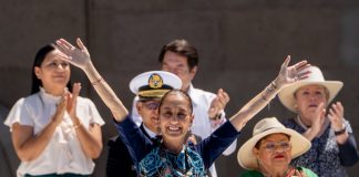 Sheinbaum encabeza asamblea informativa en el Zócalo sobre aranceles y relación con EE.UU.