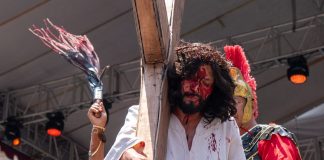 Silencio, fe y un grito: “¡No lo maten!”El Centro Histórico de Morelia vivió su primer Viacrucis escenificado