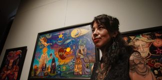 Noche Ritmik azul: la pintura como visión devocional y sanadora de lo femenino