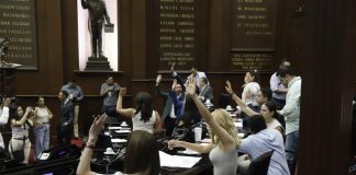 Modifica 76 Legislatura nombre de dos Comisiones de Dictamen