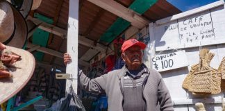 A la orilla del lago, donde el tiempo se detuvo; La vida de don Vicente