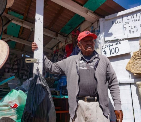A la orilla del lago, donde el tiempo se detuvo; La vida de don Vicente