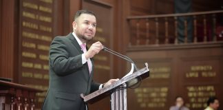 Presenta Reyes Galindo iniciativa para impulsar empresas familiares en Michoacán