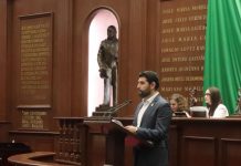 Octavio Ocampo propone proteger los saberes del mezcal michoacano