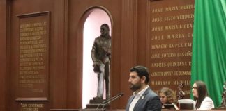 Octavio Ocampo propone proteger los saberes del mezcal michoacano