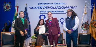 Necesario visibilizar el papel de las mujeres en la historia, señala la profesora Lupita Estrada ante estudiantes