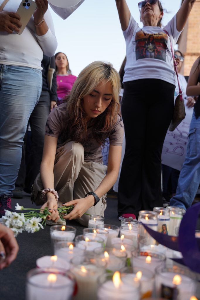 Entre lágrimas y abrazos, familiares y amigos recordaron a la adolescente de 15 años.