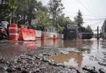 Entre charcos y baches, así quedo la zona de Fiscalía con las lluvias