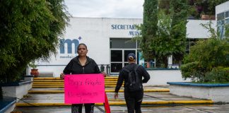 Exelementos de Policía Morelia se manifiestan en Manantiales; exigen pago de finiquitos