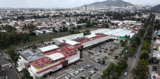 Plaza Fiesta Camelinas: una cápsula del tiempo entre anuncios de renta