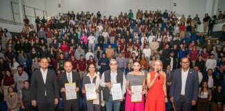 A ESTAR INFORMADOS E INCIDIR EN LA GENERACIÓN DE POLÍTICAS PÚBLICAS EN FAVOR DE MÉXICO, LLAMA EL PERIODISTA FERNANDO COCA A ESTUDIANTES DE LA UMSNH