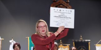 UMSNH, RECIBE LA VENERA AL MÉRITO INSTITUCIONAL EN EL FORTALECIMIENTO DEL ESTADO DE DERECHO POR PARTE DE LA COMUNIDAD JURÍDICA