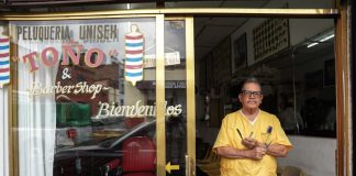 67 años entre tijeras: Don Toño mantiene viva la peluquería tradicional en Morelia